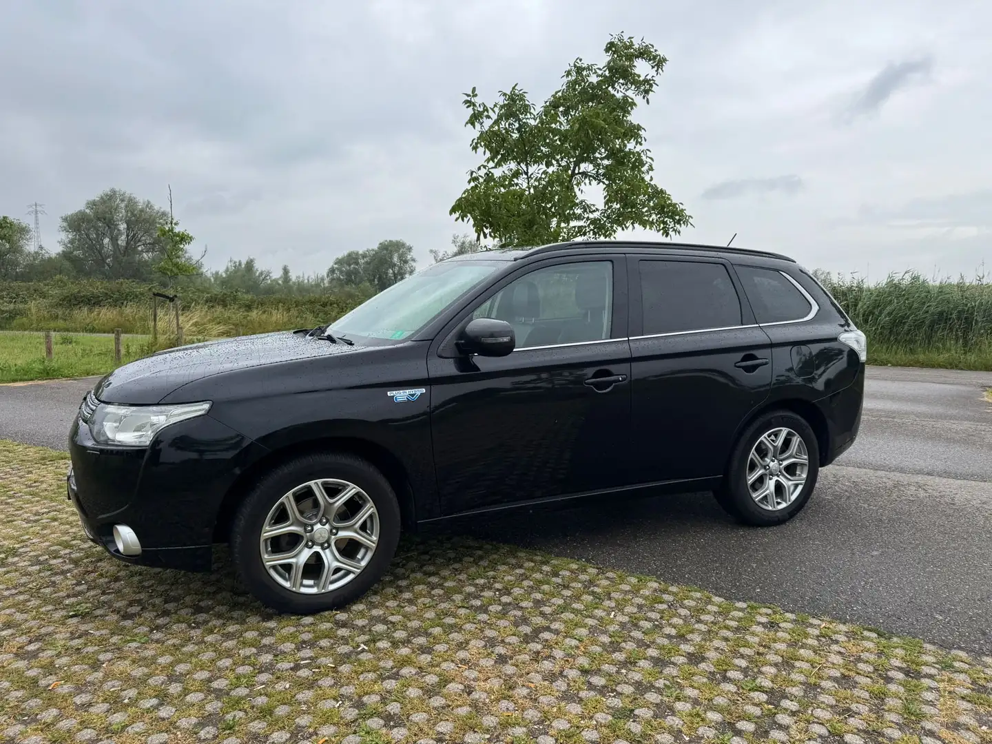 Mitsubishi Outlander Outlander 2.0 PHEV Instyle, 2013 Black - 2