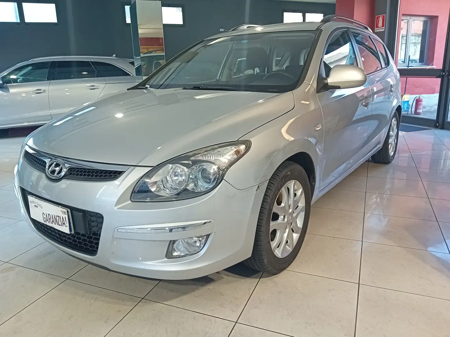 Hyundai i30 CW 1.4 Active bluedrive ISG Plateado - 1
