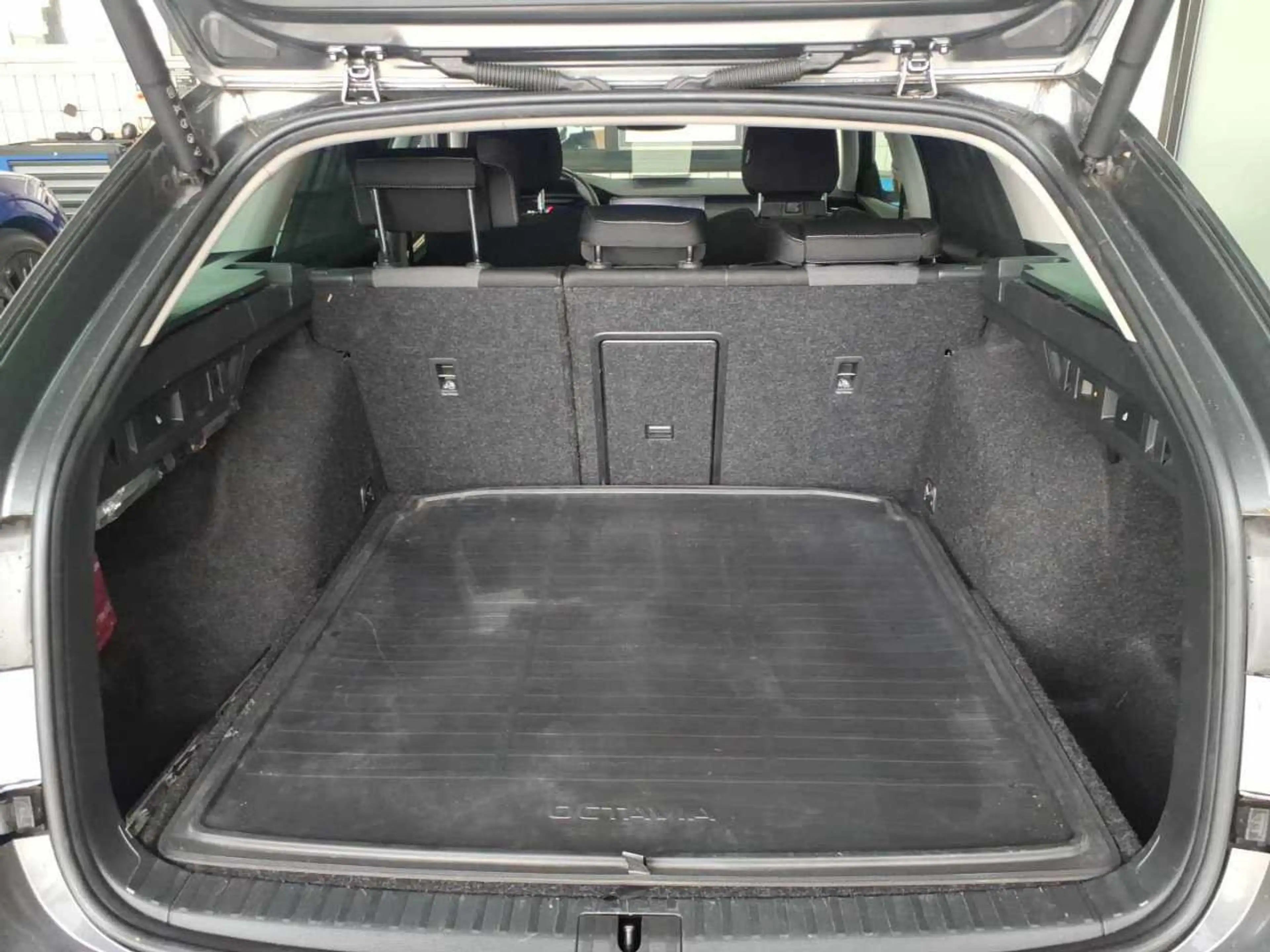 Skoda Octavia Combi Style 2.0 TDI 4x4 AHK, DCC, Stndhz — photo 8