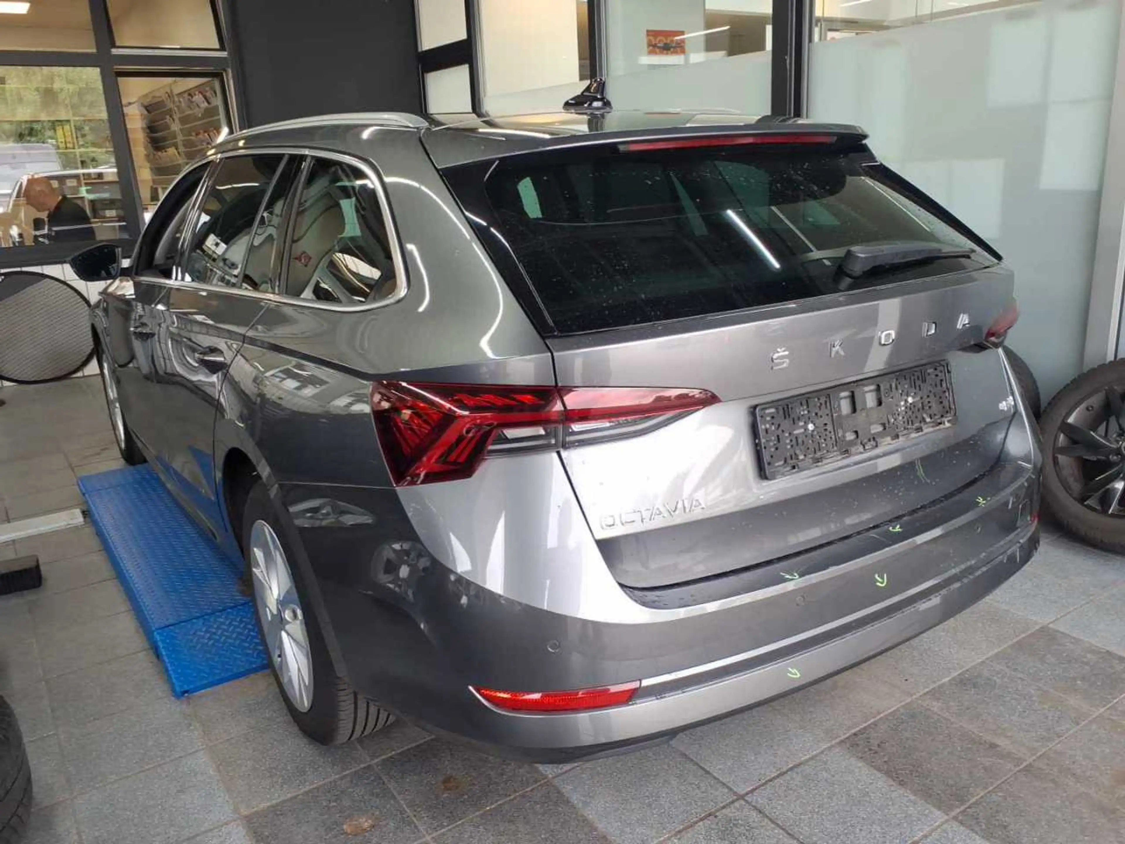 Skoda Octavia Combi Style 2.0 TDI 4x4 AHK, DCC, Stndhz — photo 3