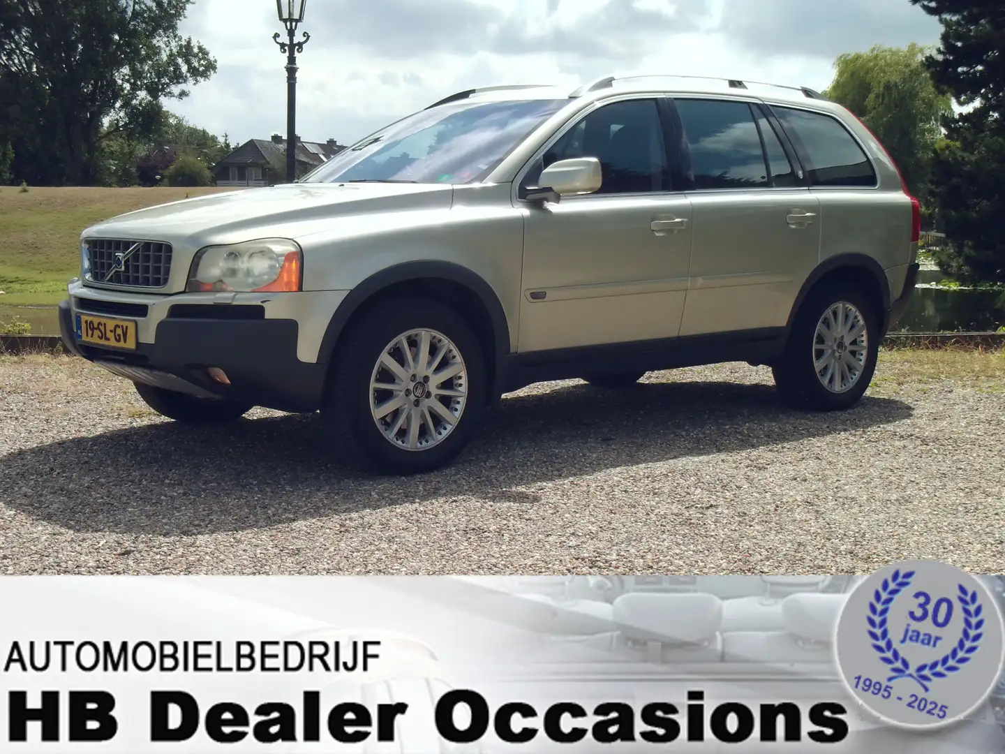 Volvo XC90 2.4 D5 AWD Executive - Airco - Navigatie - 7 Perso Beige - 1