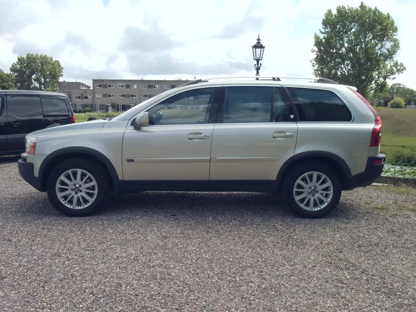 Volvo XC90 2.4 D5 AWD Executive - Airco - Navigatie - 7 Perso Beige - 2