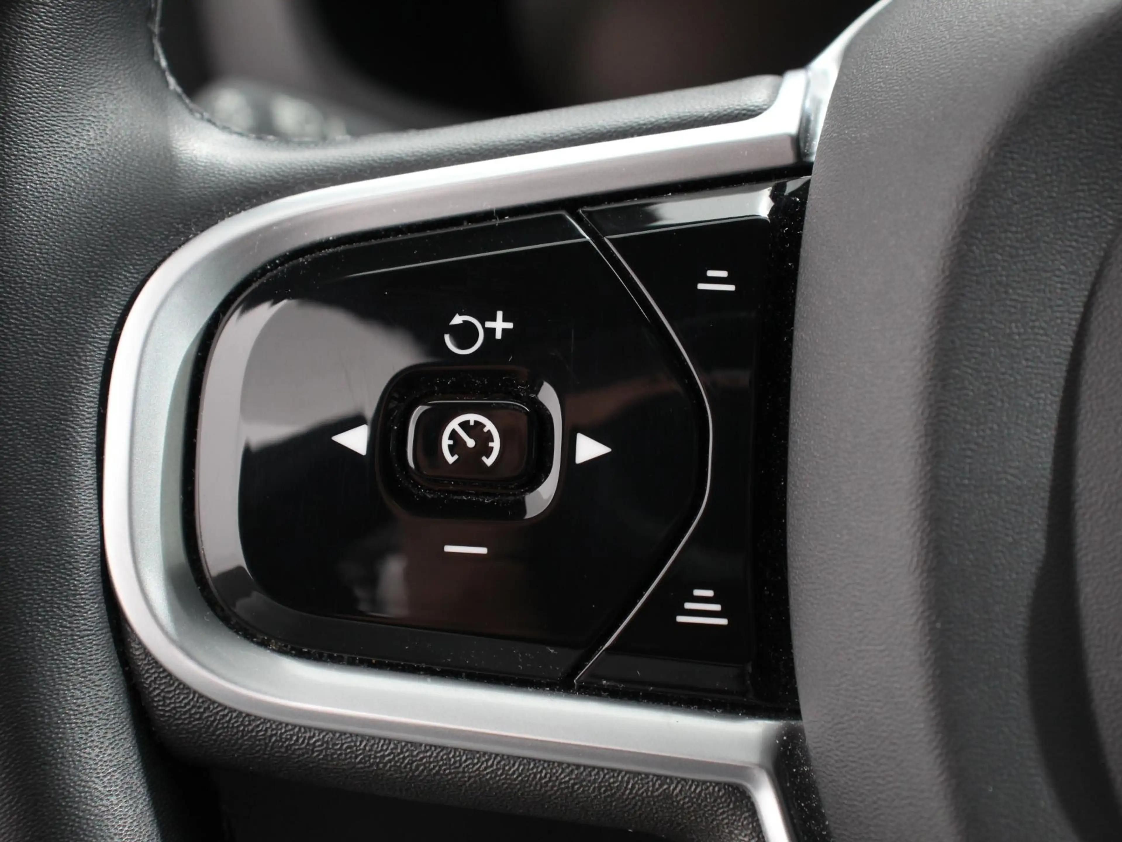 Volvo V60 2.0 B4 R-Design Navigatie Camera Climate Control P — photo 14