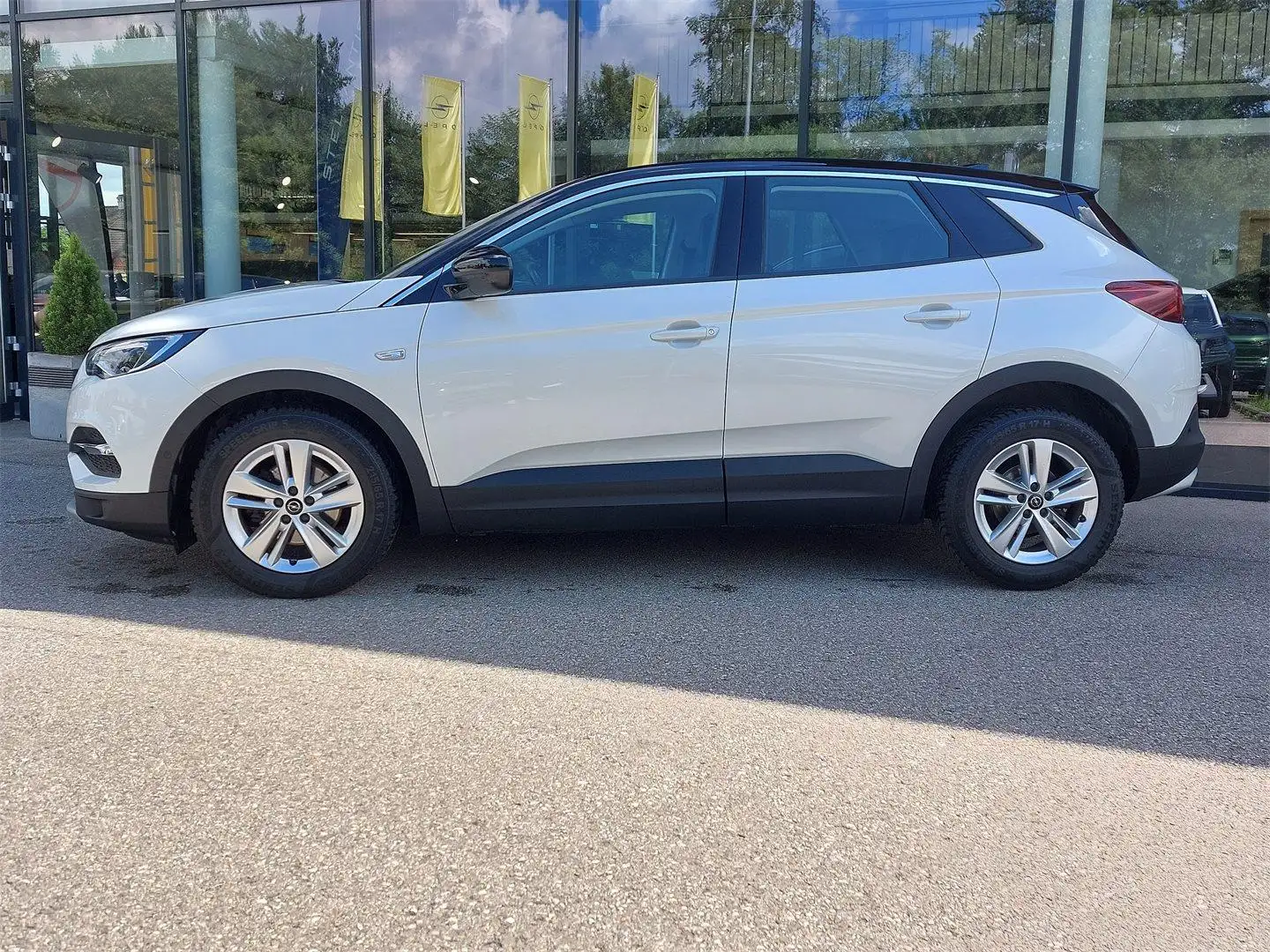Opel Grandland X Busin.Elegance AT D1,5 130PS Weiß - 2