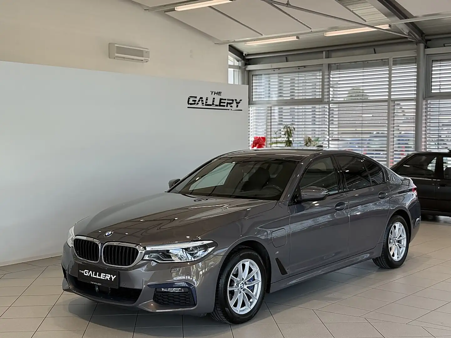 BMW 530 e PHEV xDrive M-Sport*Head-Up*Kamera*Memory*Abs... Grau - 1