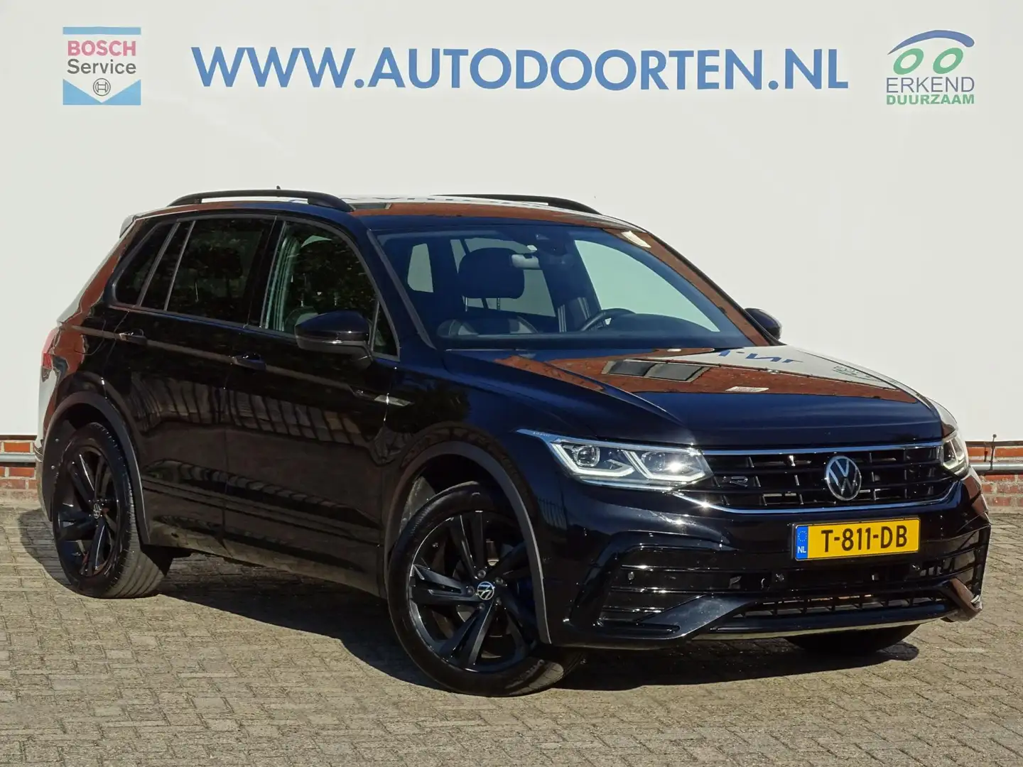 Volkswagen Tiguan 1.5 TSI R-Line Business+|Trekhaak|Adaptive|Safety Zwart - 1