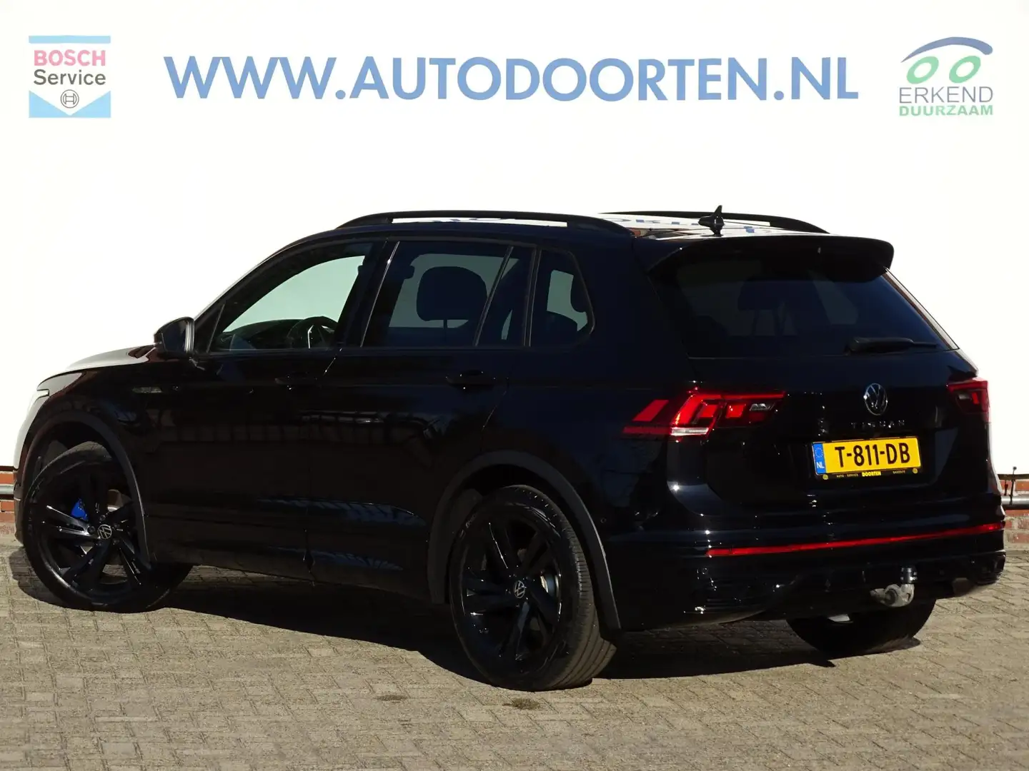 Volkswagen Tiguan 1.5 TSI R-Line Business+|Trekhaak|Adaptive|Safety Zwart - 2