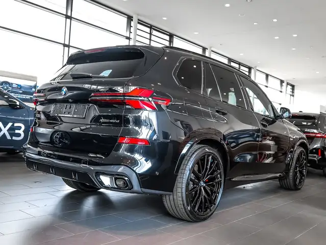 BMW X5 view 2
