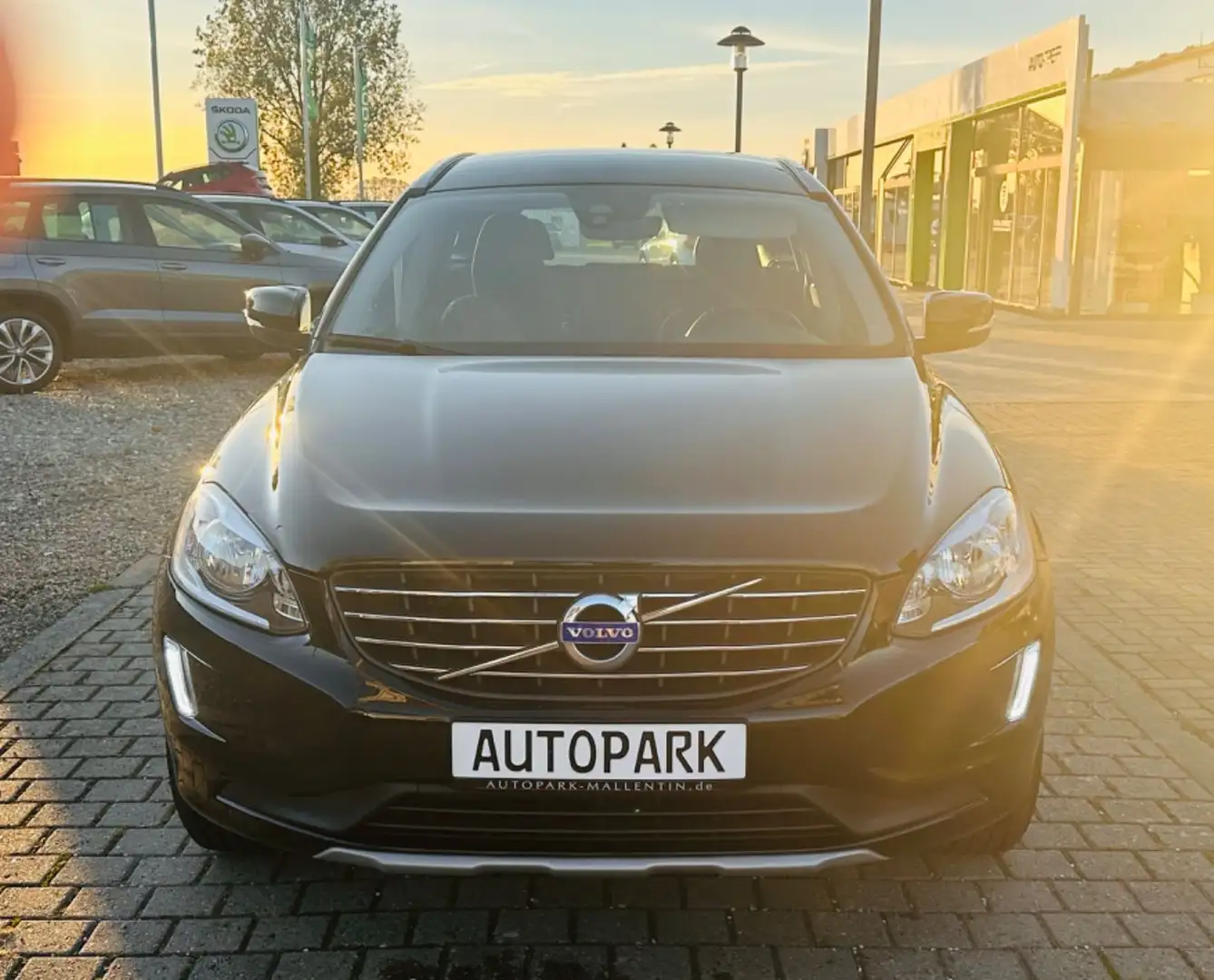 Volvo XC60 XC60 Summum *LEDER*AHK*SHZ* Schwarz - 2