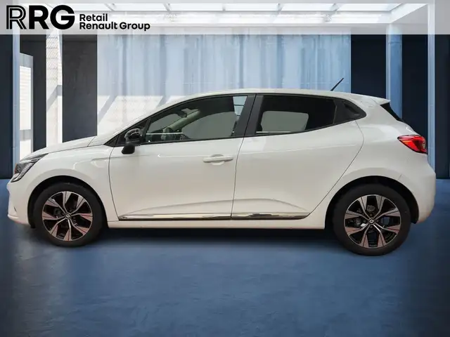 Renault Clio view 2