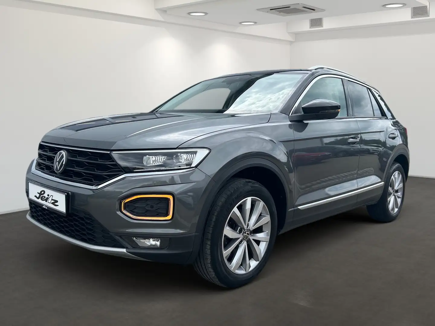 Volkswagen T-Roc 2.0 TDI Style *AHK*LED*PDC* Grijs - 2
