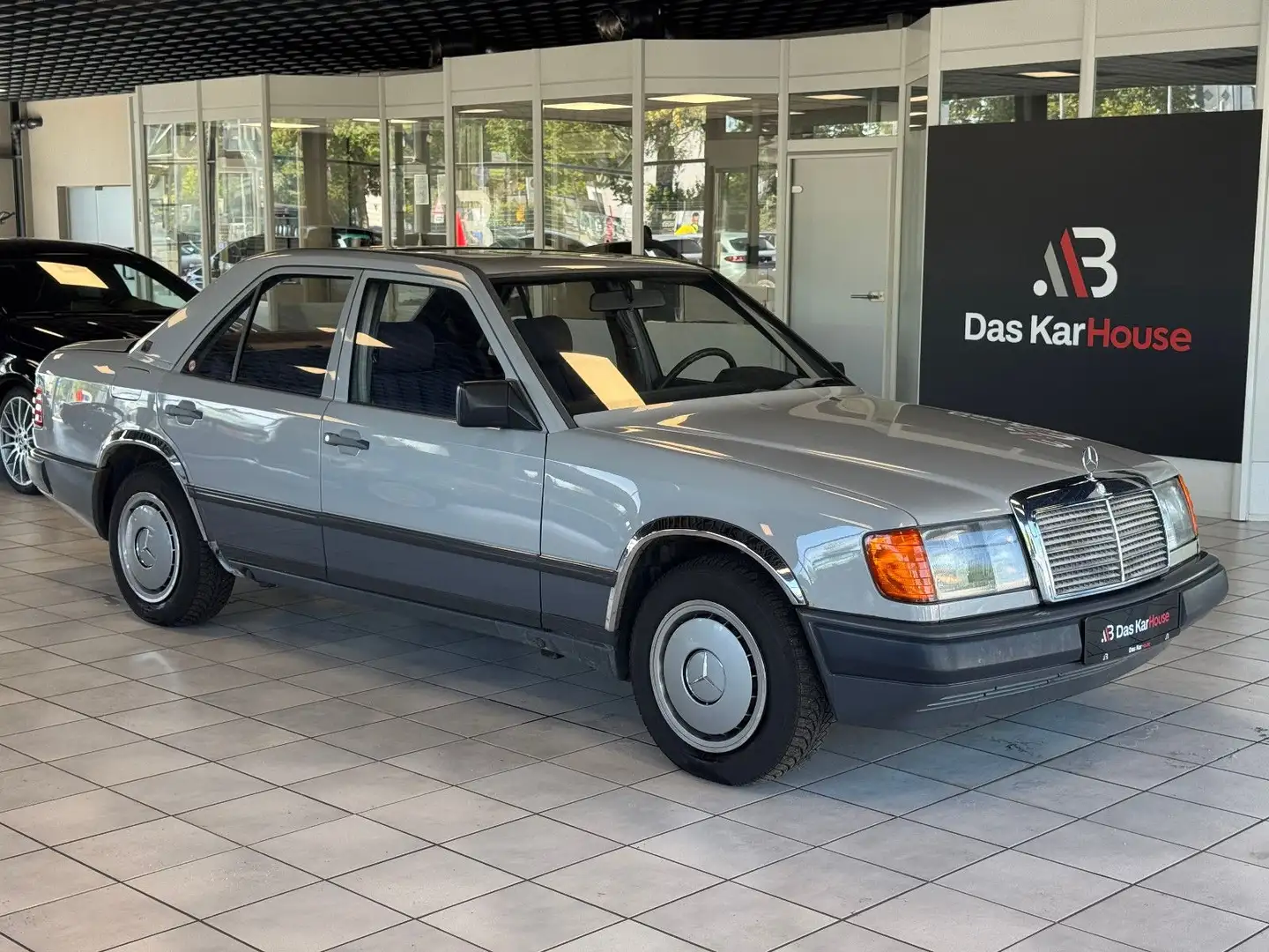 Mercedes-Benz 300 W124 H-Kennzeichen Gris - 1