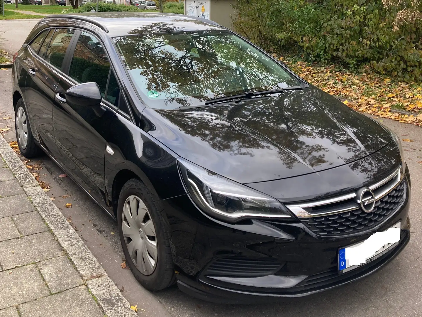 Opel Astra Astra Sports Tourer Diesel 1.6 D  Sports Tourer Schwarz - 1