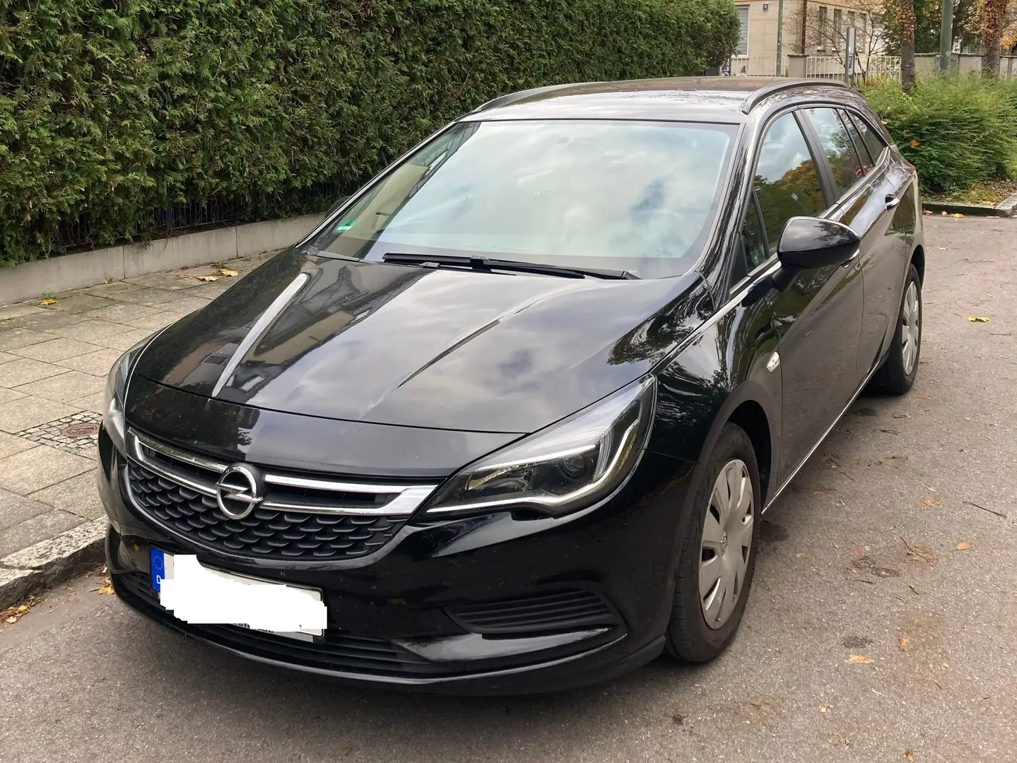 Opel Astra Astra Sports Tourer Diesel 1.6 D  Sports Tourer Schwarz - 2