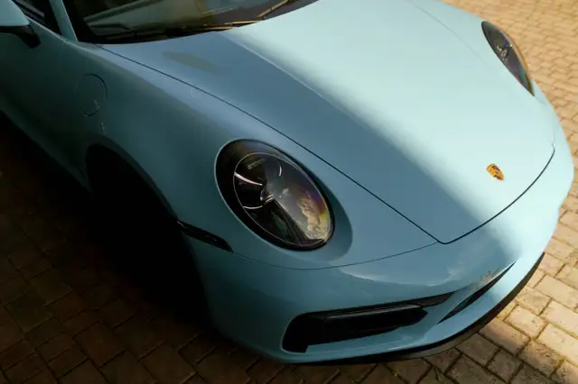 Porsche 911 view 6