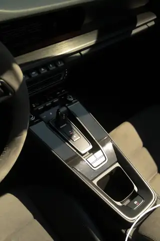 Porsche 911 view 8
