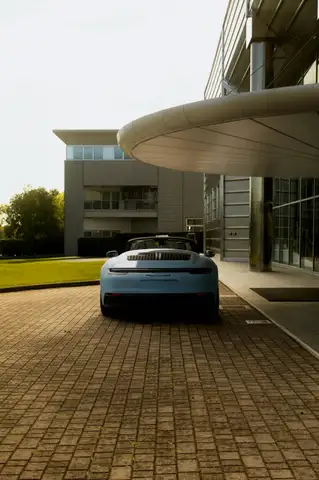 Porsche 911 view 3
