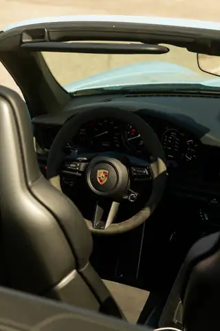 Porsche 911 view 12