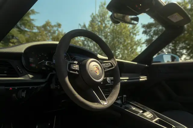Porsche 911 view 9