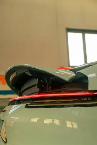 Porsche 911 view 18