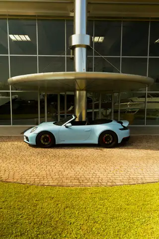 Porsche 911 view 4