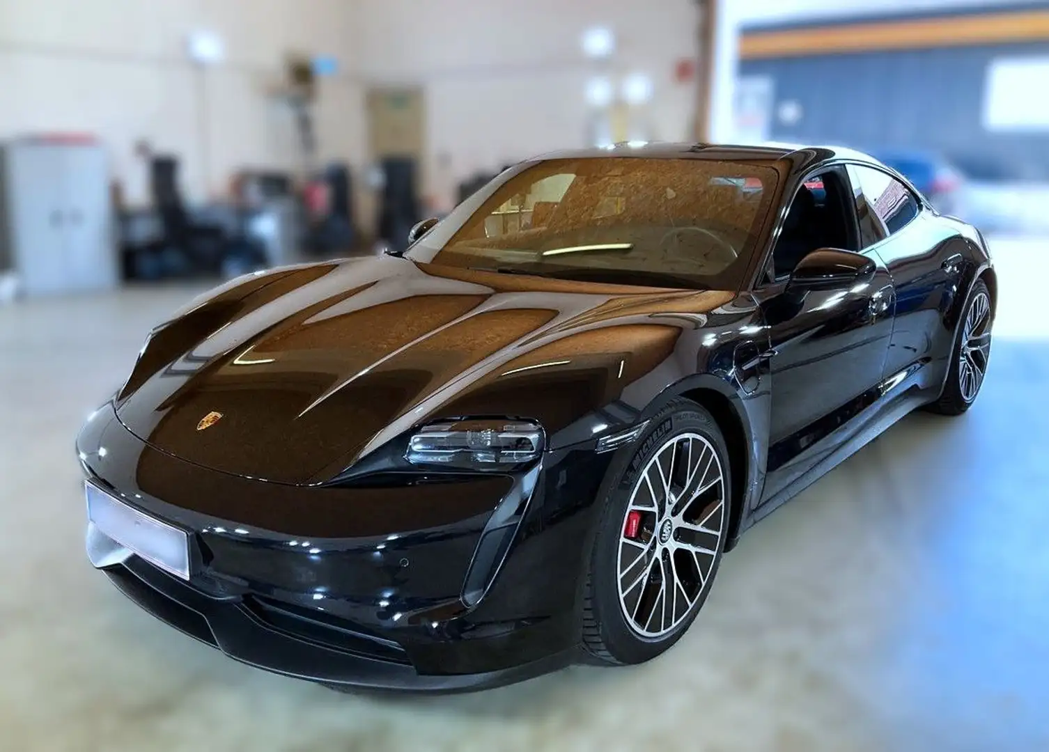 PORSCHE Taycan