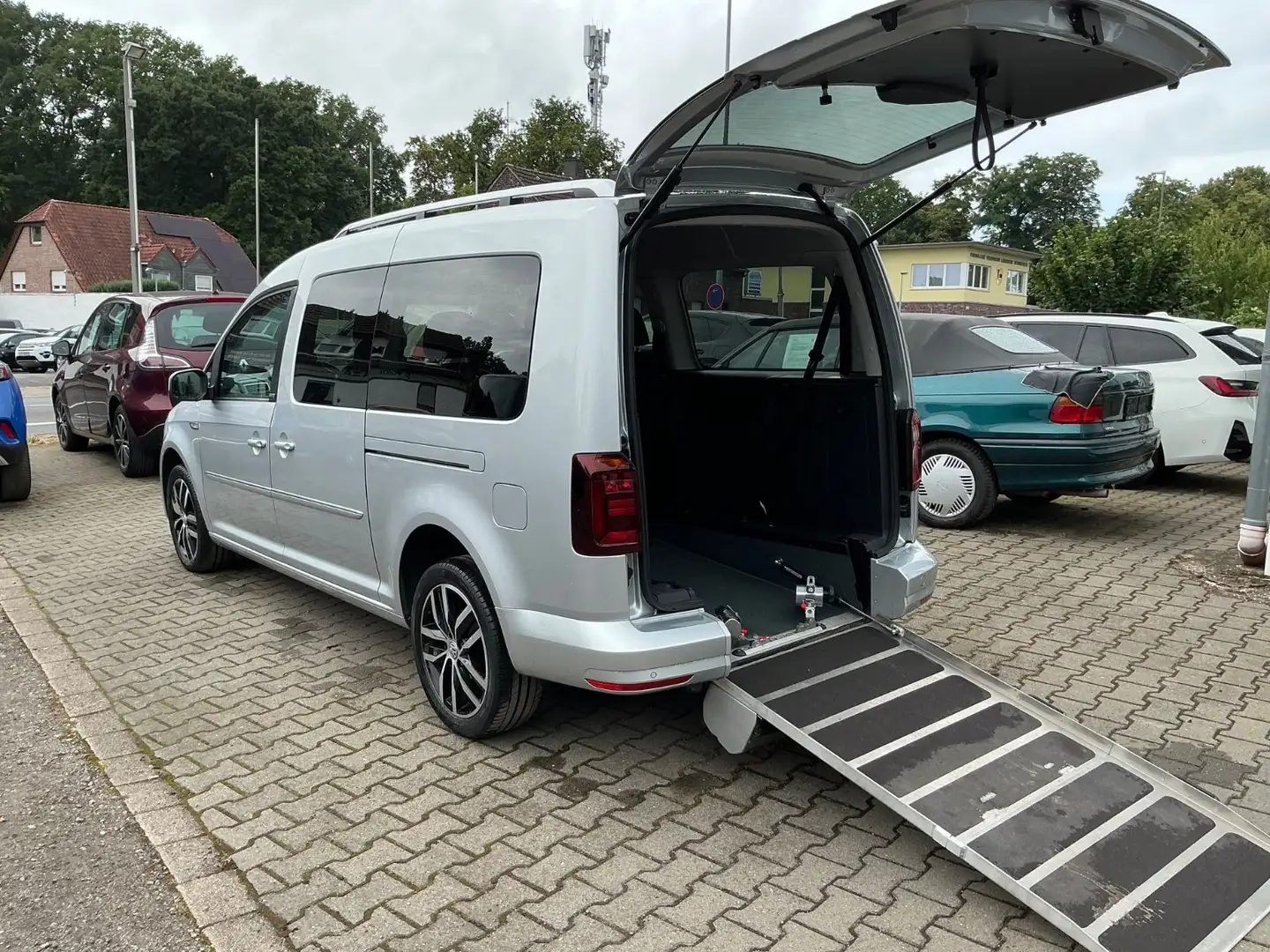 Volkswagen Caddy Maxi DSG Rollstuhlrampe Kamera 58500 km Silber - 1
