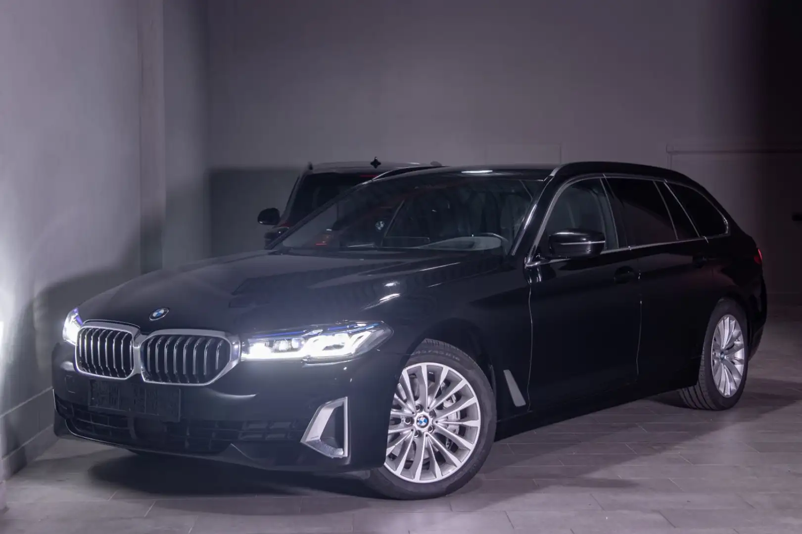 BMW 530 d Touring xDrive Luxury Line HUD/Laser/ACC/ Noir - 1