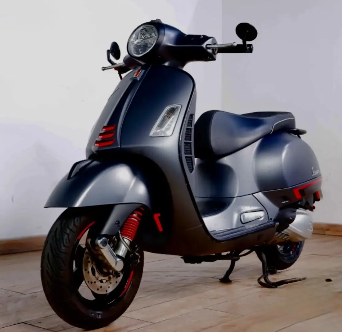 Vespa GTS Super 300 - 1