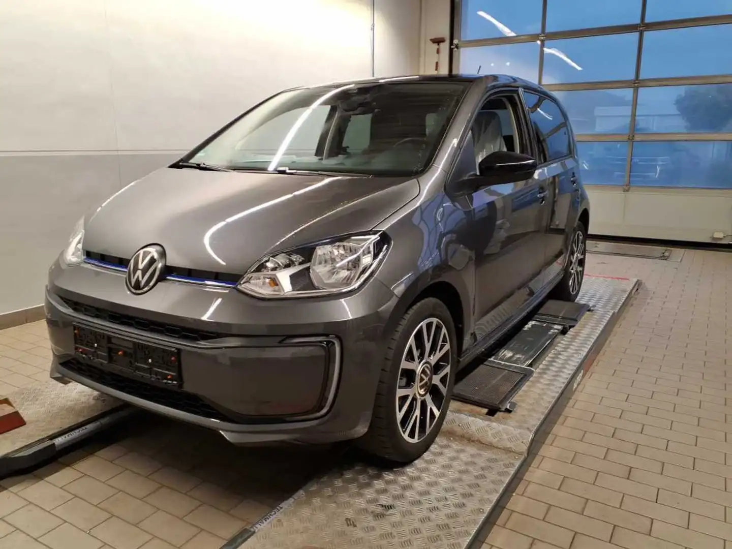 Volkswagen up! e-up! Style Plus +CCS+KAMERA+PDC+ASSISTS+SHZ Grau - 2