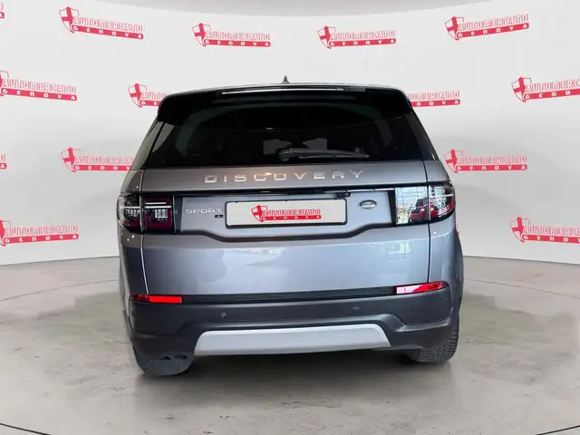 Land Rover Discovery Sport view 3