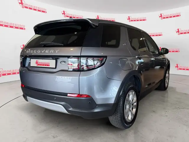 Land Rover Discovery Sport view 4