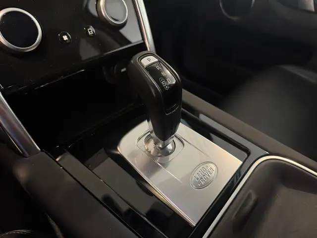 Land Rover Discovery Sport view 15