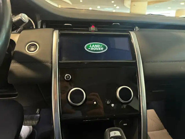 Land Rover Discovery Sport view 14