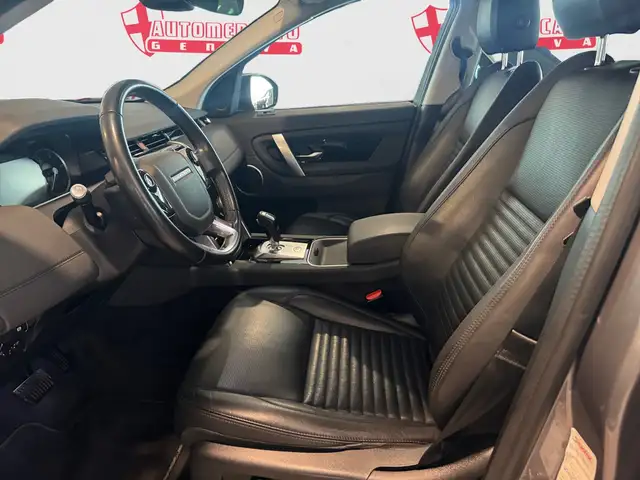 Land Rover Discovery Sport view 8