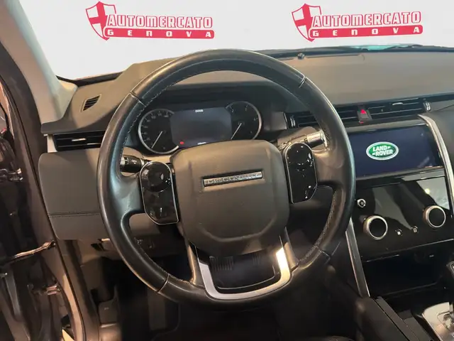 Land Rover Discovery Sport view 11