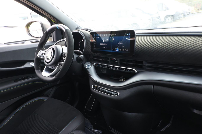 Abarth 500e Turismo 42 kWh LED Pano Nav JBL SHZ Kam PDC 114... — photo 9