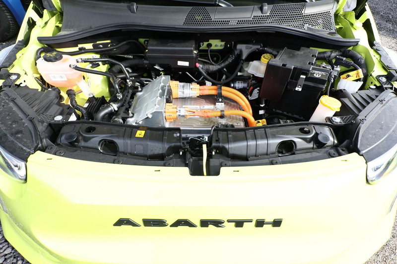 Abarth 500e Turismo 42 kWh LED Pano Nav JBL SHZ Kam PDC 114... — photo 12