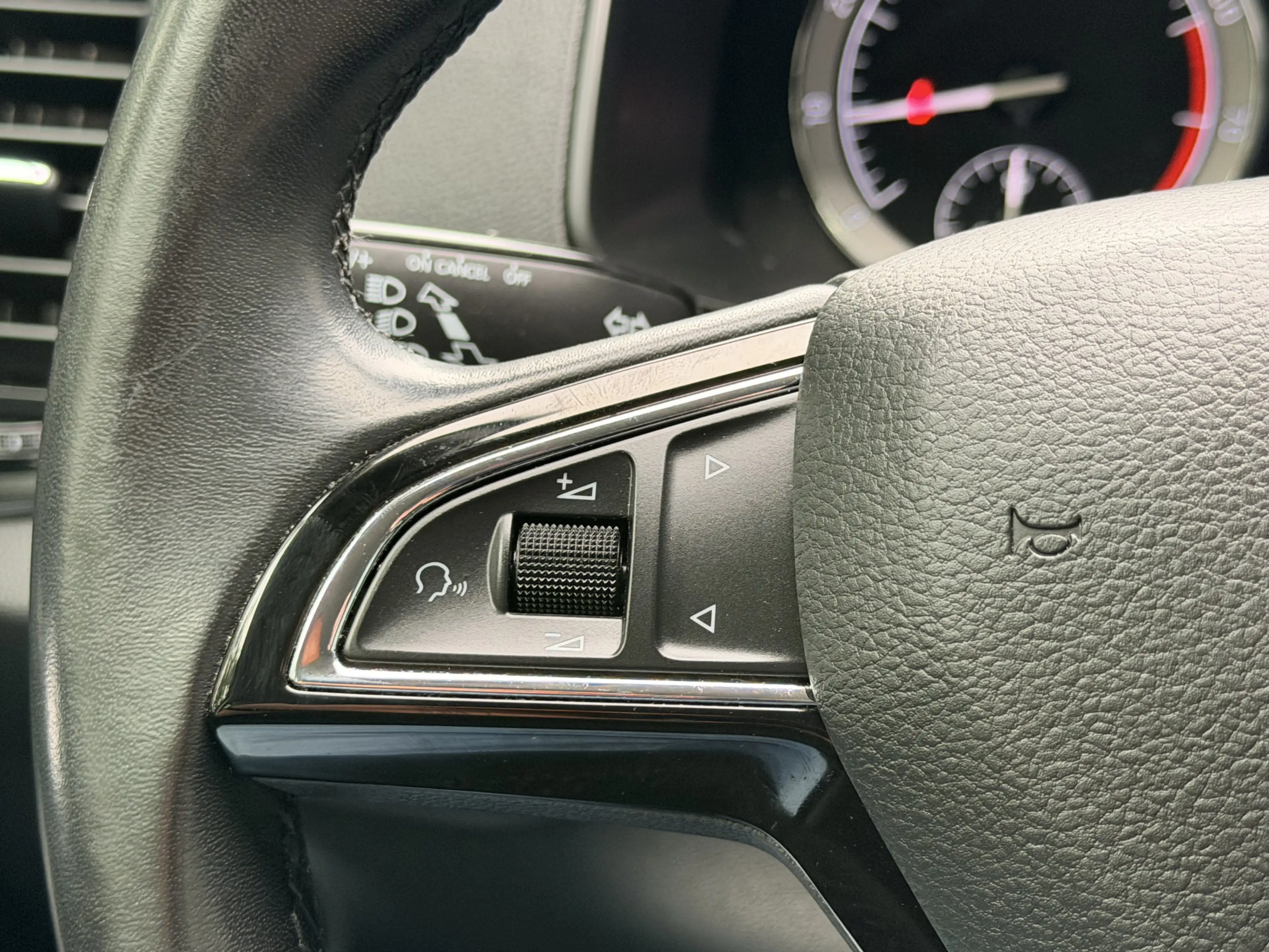 Skoda Karoq 1.5 TSI 150pk DSG ACT Business Edition Camera Navi — photo 12