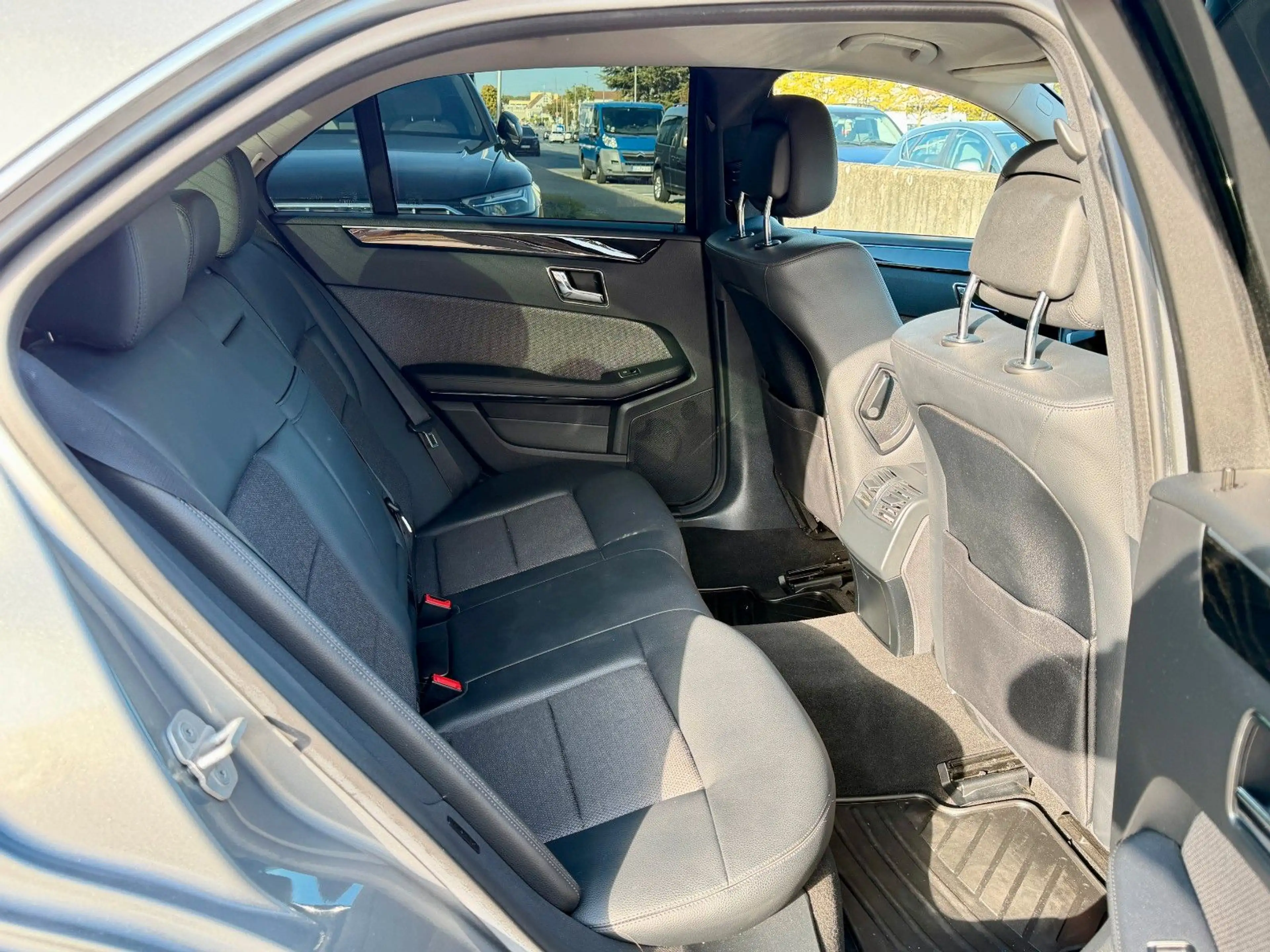 Mercedes-Benz E 250 Avantgarde*Nav*Bi-Xen*Shz*T-Leder* — photo 15