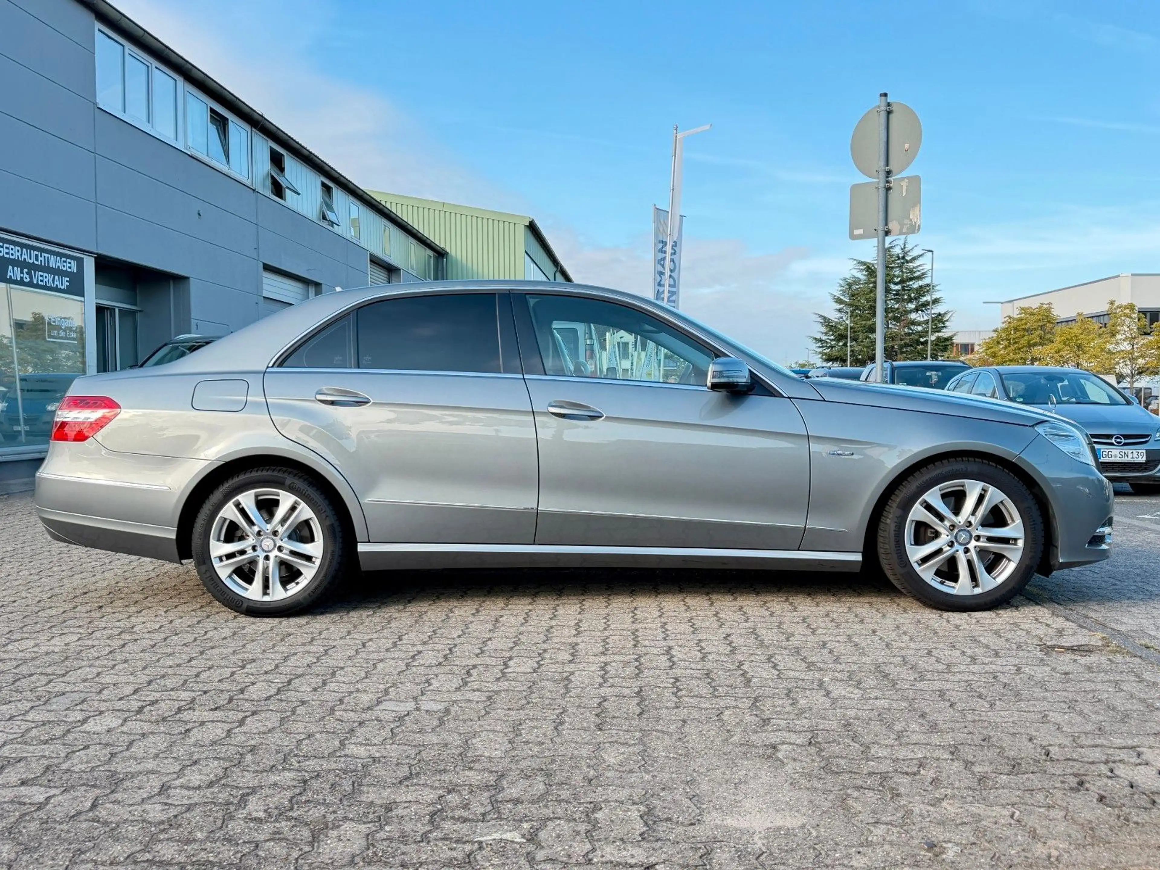 Mercedes-Benz E 250 Avantgarde*Nav*Bi-Xen*Shz*T-Leder* — photo 8