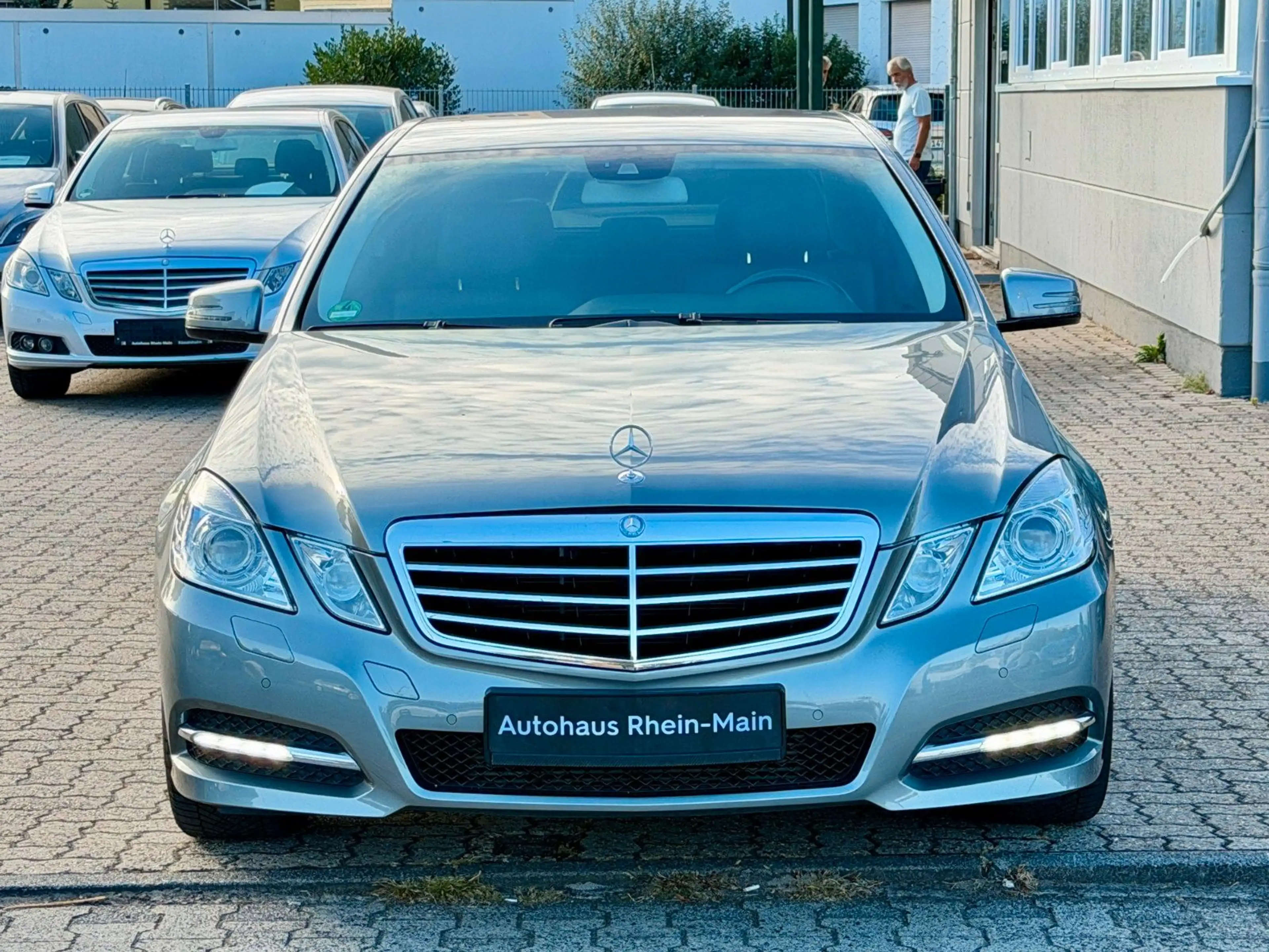 Mercedes-Benz E 250 Avantgarde*Nav*Bi-Xen*Shz*T-Leder* — photo 2