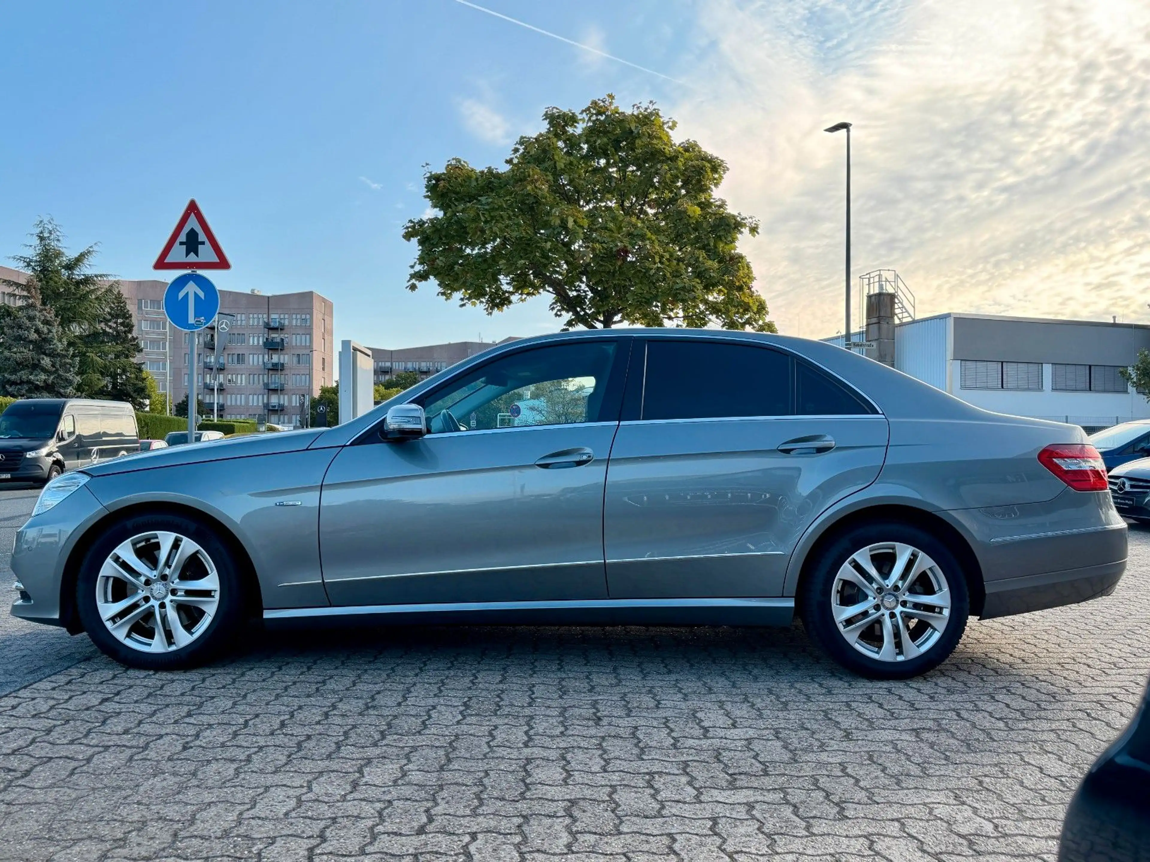 Mercedes-Benz E 250 Avantgarde*Nav*Bi-Xen*Shz*T-Leder* — photo 4