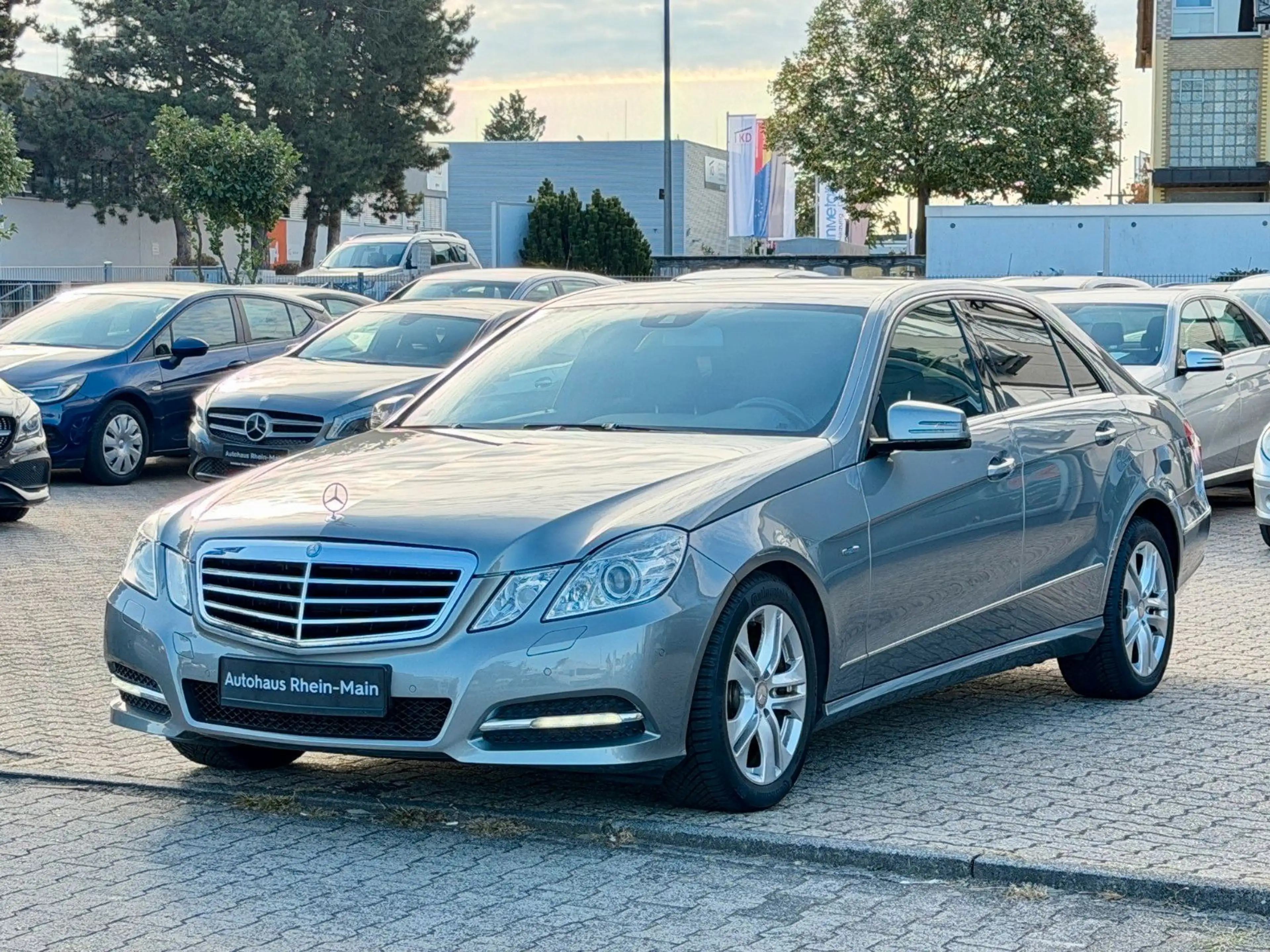 Mercedes-Benz E 250 Avantgarde*Nav*Bi-Xen*Shz*T-Leder* — photo 3