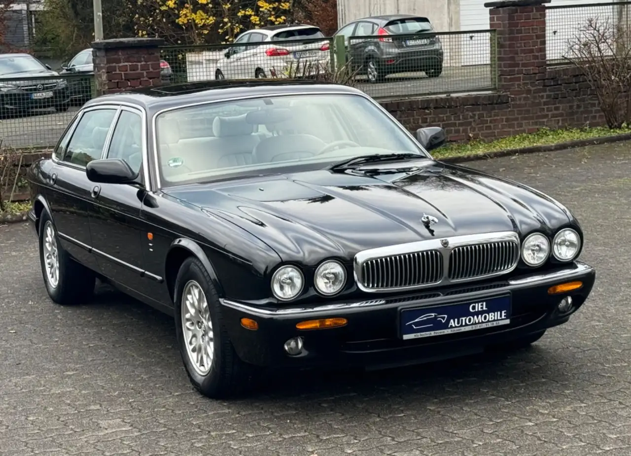 Jaguar XJ