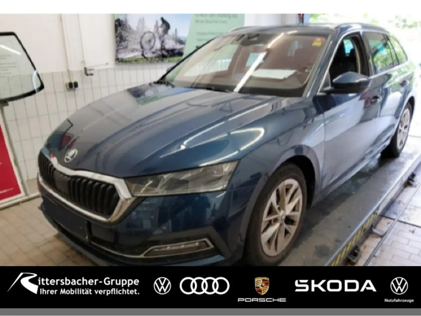 Skoda Octavia Combi 1.5 TSI First Edt AHK Navi Pano Blau - 1