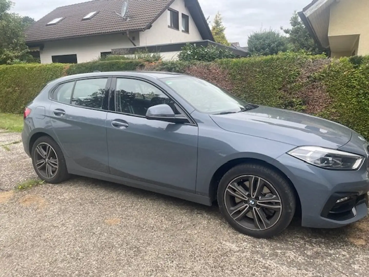 BMW 120 120xd Aut. Sport Line Mwst. ausweisbar Grau - 1