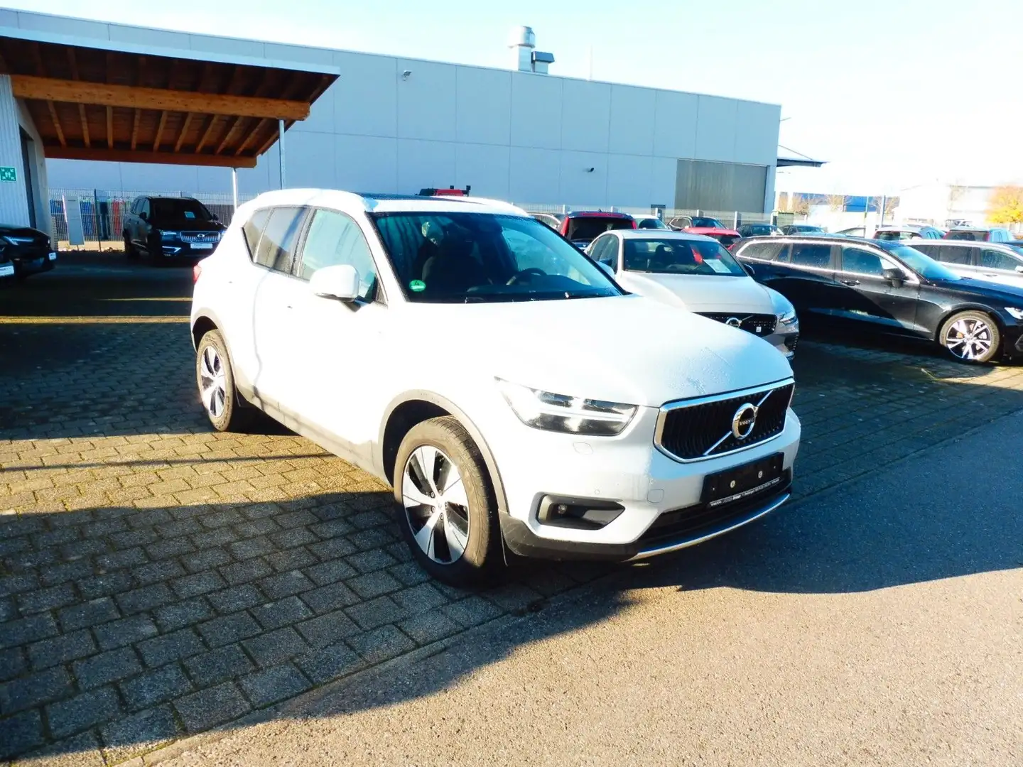 Volvo XC40 T3 Momentum Pro 2WD Argent - 1