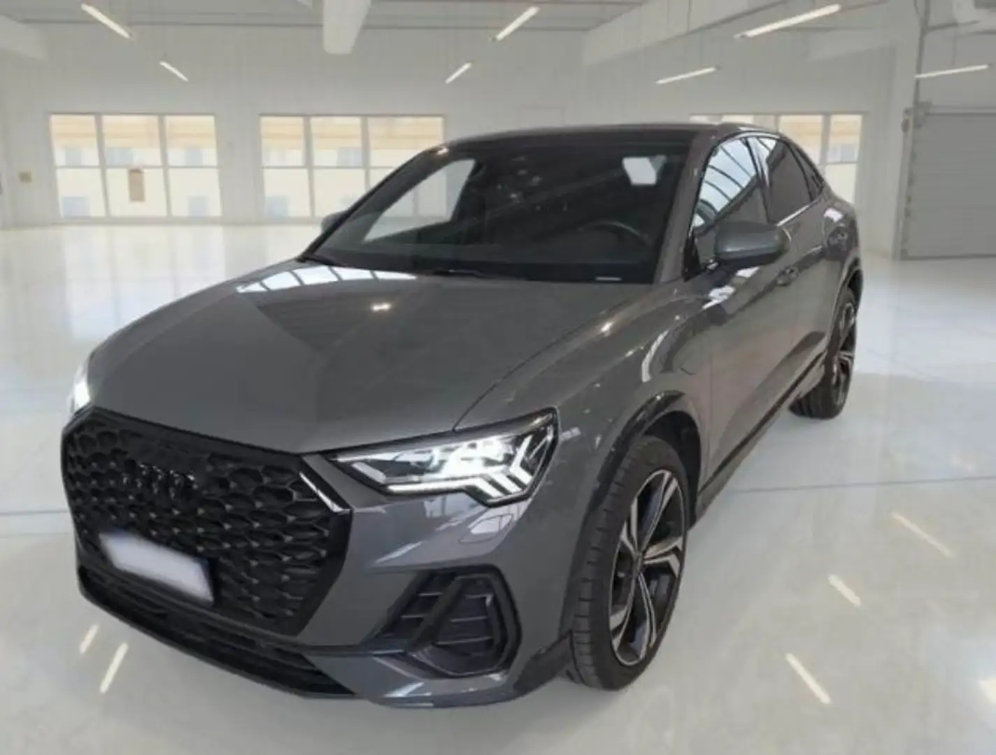 Audi Q3 Sportback 45 TFSIe Black line S-tronic Gris - 2