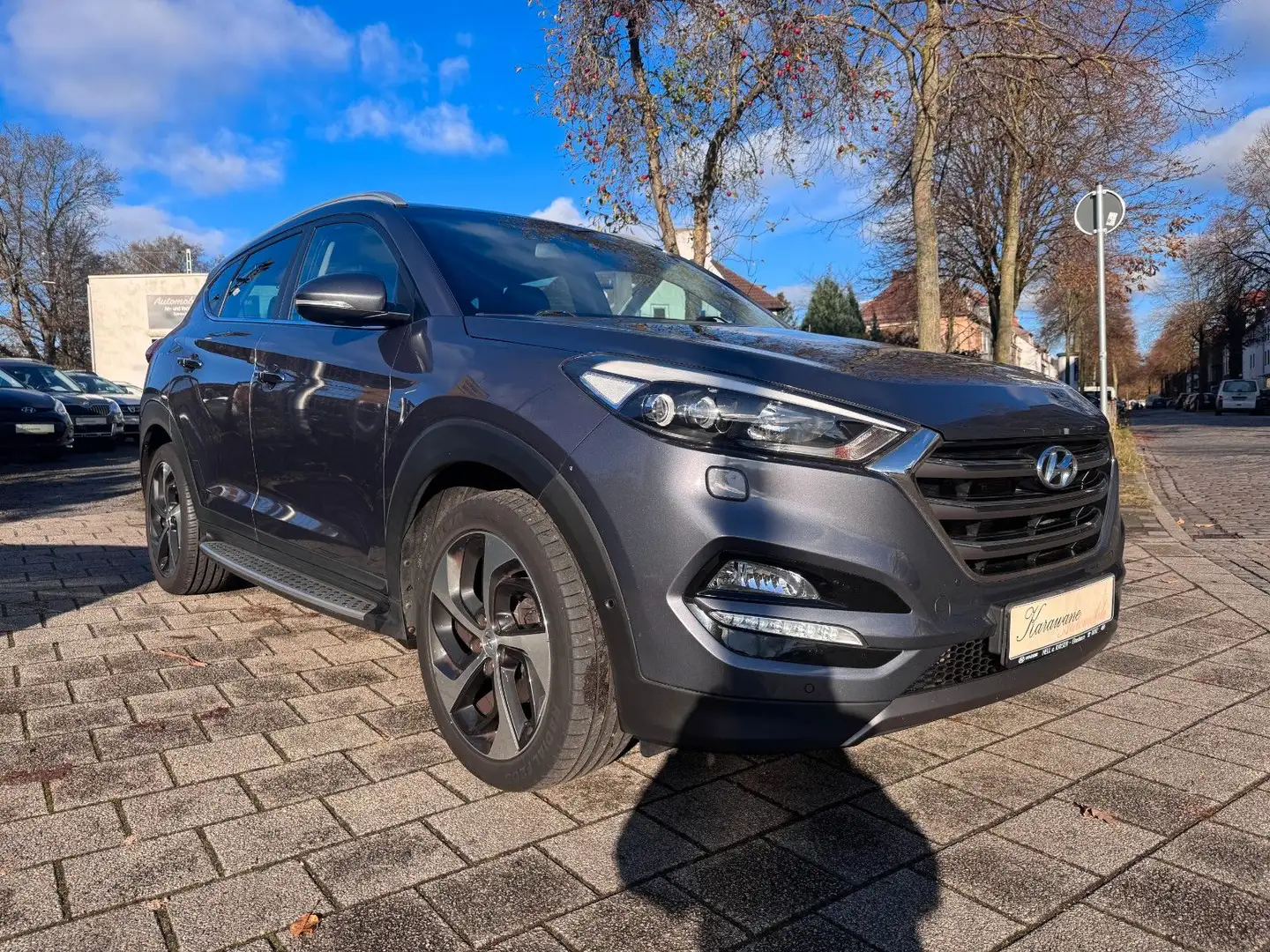 Hyundai TUCSON Premium 4WD*Automatik*LED*1.HAND* Grau - 2